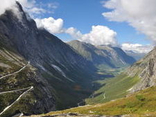 údolí pod Trollstigen Fjellstue|1097|728|